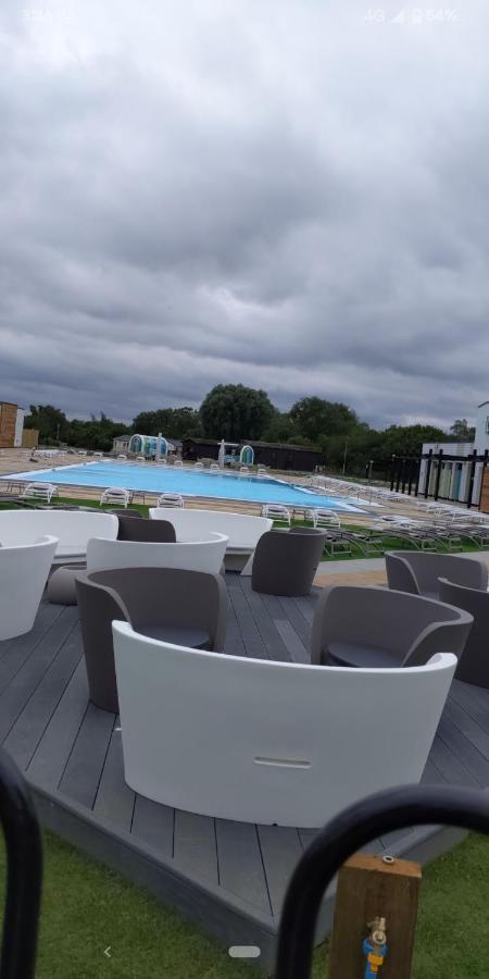 P&D'S Pearl Caravan At Tattershall Lakes Country Park酒店 外观 照片