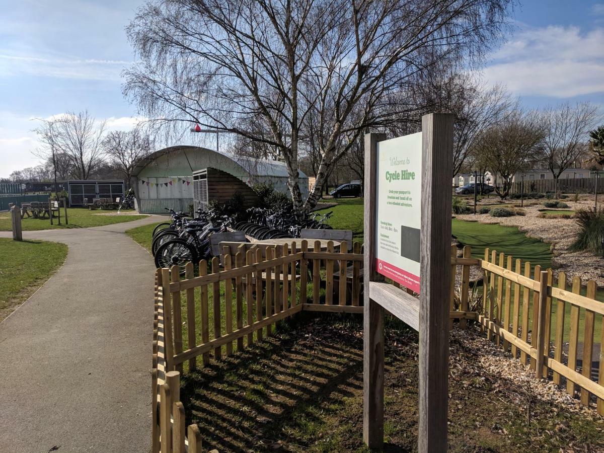 P&D'S Pearl Caravan At Tattershall Lakes Country Park酒店 外观 照片